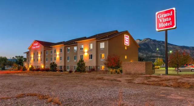 Comfort Inn & Suites, Rezervați Hotel Parachute Colorado