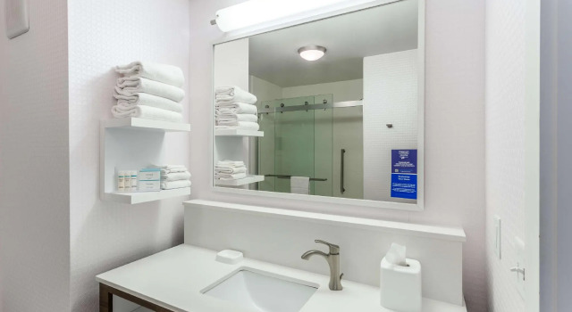 Четырёхместный номер Standard Hampton Inn & Suites By Hilton, Southwest Sioux Falls