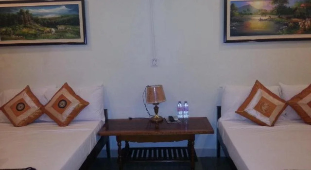 Moon River Guesthouse & Restaurant, Book Hotel Kampong Cham Cambodia