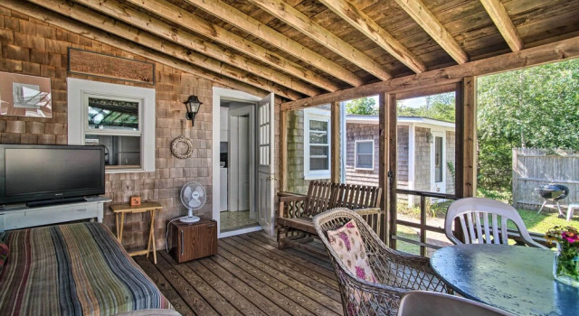 Коттедж с 3 комнатами с балконом Charming MV Cottage: Walk to Dtwn Oak Bluffs!