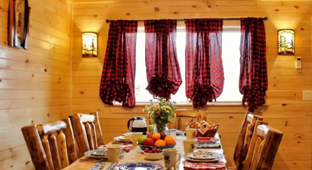 Четырёхместный люкс с частичным видом The Sundowner on Lake George