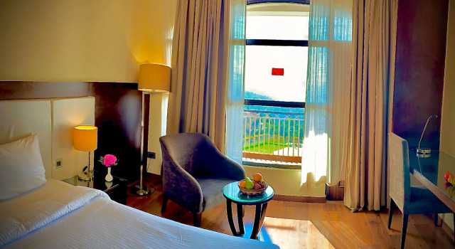 Люкс Marigold Sarovar Portico Shimla with Heated pool and AC Rooms-A Resort cottage and SPA
