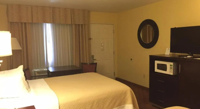 Четырёхместный номер Standard Days Inn by Wyndham Globe