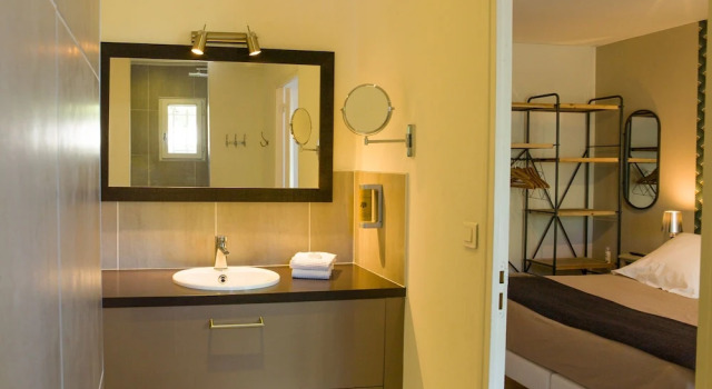 Семейный коттедж с балконом и с видом на сад Hôtel lAmandière
