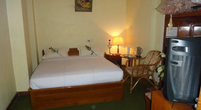 Chit Sayar Hotel, Забронировать Отель Отели Янгон с парковкой, рядом с Sein Yaung Chi Pagoda, Парковка