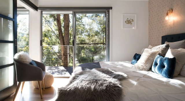 Daruma Hepburn, Book Hotel Daylesford 