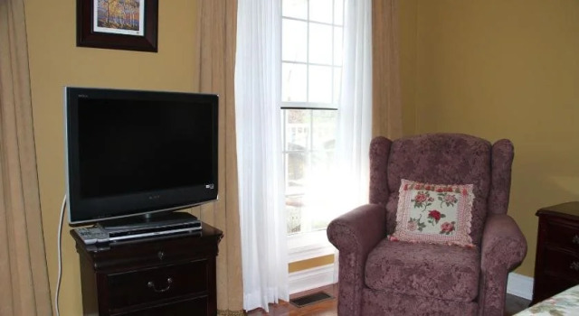 Wellington House Bed and Breakfast, Забронировать Отель Ниагара-он-те-Лейк Niagara Falls and Wine Country