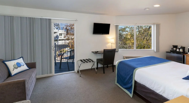 Двухместный номер Classic с балконом South Pier Inn