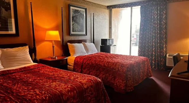 Четырёхместный номер Standard Airport Inn Memphis Near Graceland By Hotel O
