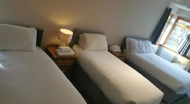 Полулюкс West End Hotel