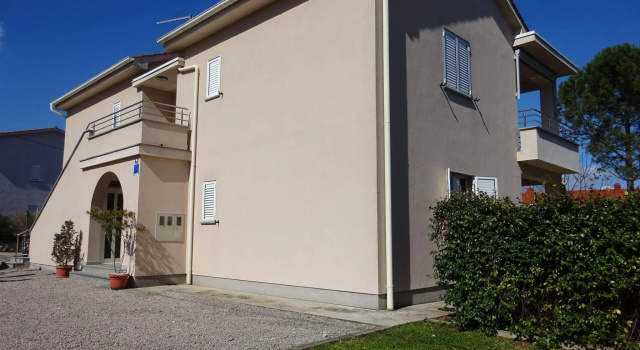 Large Apartment in Malinska near Sea, Забронировать Апартаменты/квартира Малинска остров Крк, рядом с St. Mary Magdalene Monastery in Porat