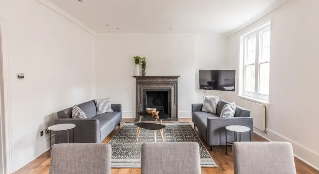 Eson2 - Charming 3 Bedroom Flat in Chelsea, Забронировать Отель Бизнес-отели Лондона, рядом с Район Баттерси, 4* 5*