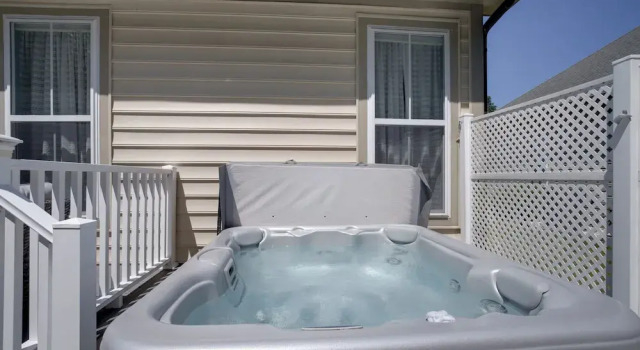 Коттедж с 4 комнатами Deck, Hot Tub & Resort Amenities: Ocean View Gem