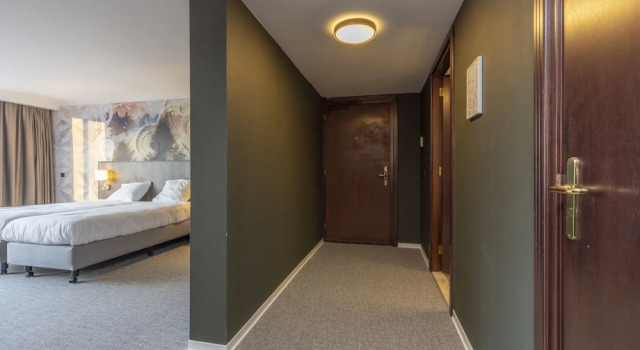 Семейный люкс с балконом Fletcher Familiehotel De Hunzebergen