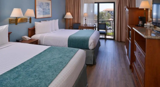 Двухместный номер Standard с балконом Edgewater Inn and Suites