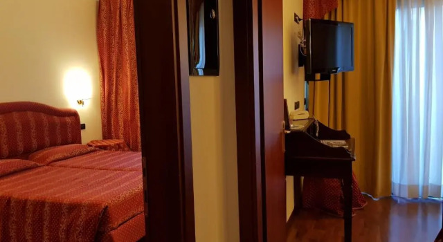 Полулюкс Admiral Hotel Villa Erme