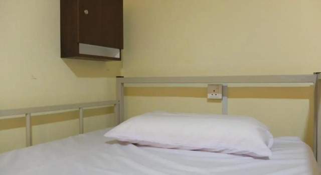 Кровать в общем номере Muntri House by Virtue Hospitality