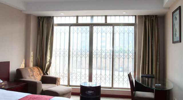Rich Hotel(广州贵富园酒店), Забронировать Отель Отели Гуандун 3 звезды, 3*