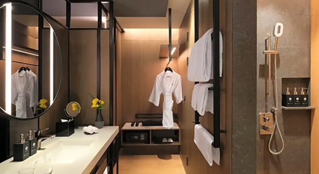 Deluxe room with city view Pullman Bandung Grand Central