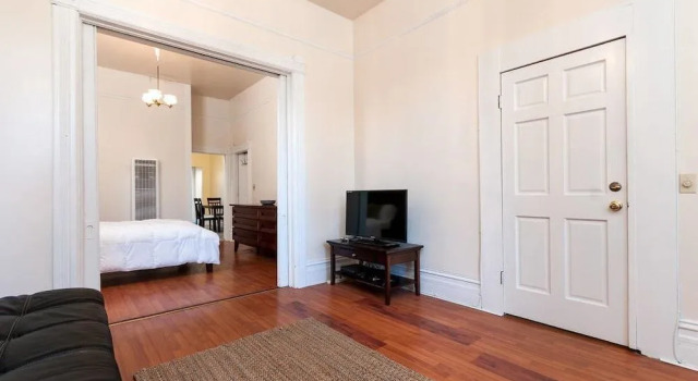Elegant One Bedroom in Downtown Oakland, Забронировать Отель Окленд Область залива Сан-Франциско, рядом с Oakland Care Center