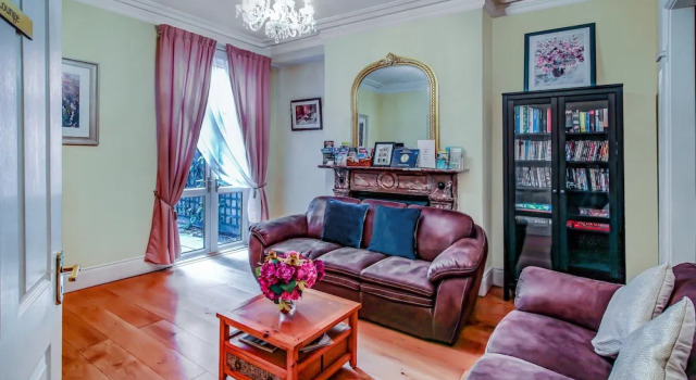 OYO Avenue House