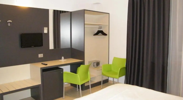 Четырёхместный номер Deluxe Althea Palace Hotel