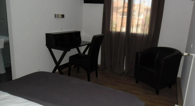 Blue Hotel, Забронировать Отель Отели Ла-Сен-сюр-Мер с завтраком, Завтраки