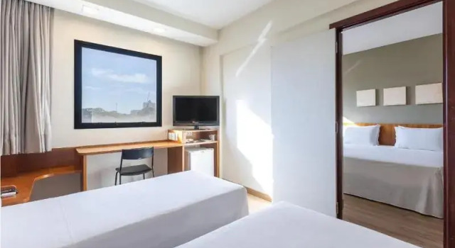 Четырёхместный номер Standard Executive Inn Hotel