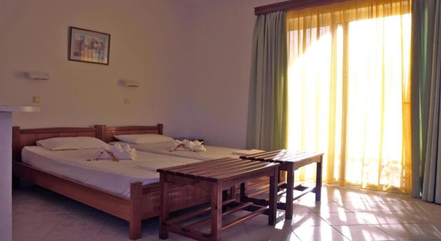 Eristos Beach Hotel, 预订 酒店 Megálon Choríon 蒂洛斯