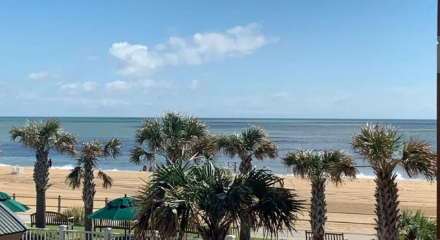 Четырёхместный номер Standard Holiday Inn & Suites Virginia Beach - North Beach by IHG