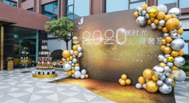 Jinju Hotel (Chengdu Financial City Yintai Center in99), Забронировать Отель Отели Чэнду с парковкой, рядом с Станция метро Hi-Tech Zone, Парковка