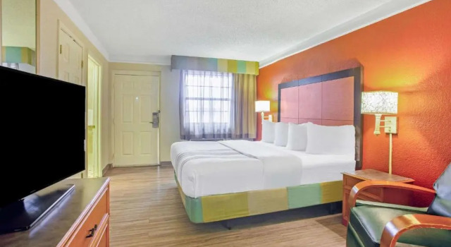 Номер Standard La Quinta Inn by Wyndham Victoria