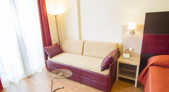 Трёхместный номер Standard с балконом Hotel Miami