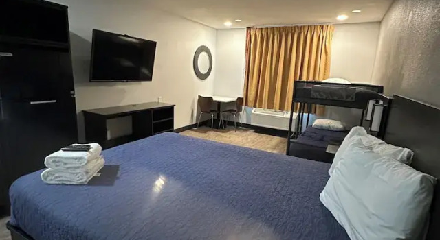 Четырёхместный семейный номер Standard Pinetop Studio Suites