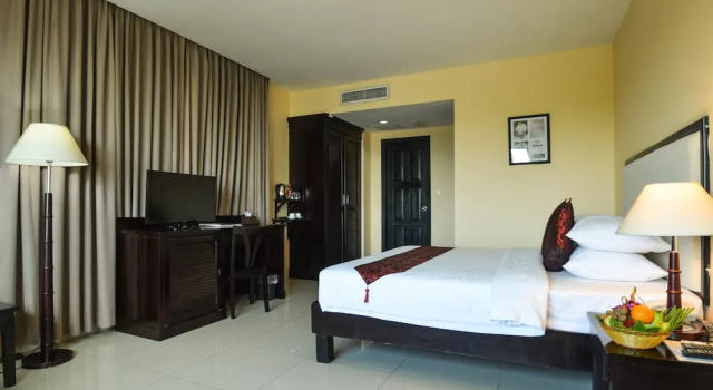 Двухместный номер Deluxe с видом на город Almond Hotel Sothearos