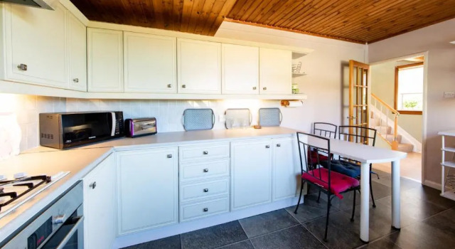 Коттедж 3 BED House w/Drive & Garden v/Fast WiFi near bioQuarter