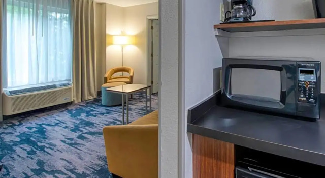 Люкс Fairfield Inn & Suites Raleigh Crabtree Valley