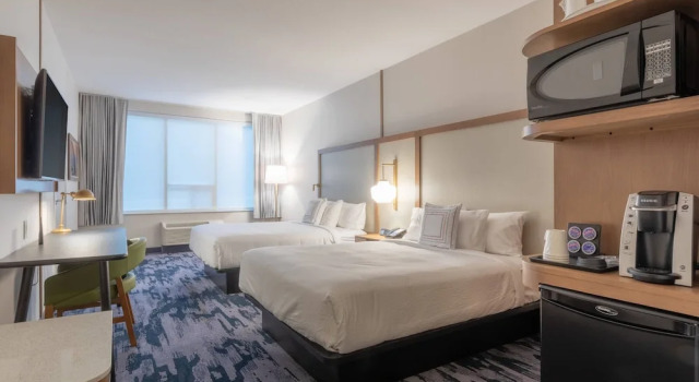 Четырёхместный люкс Fairfield by Marriott Inn & Suites Revelstoke