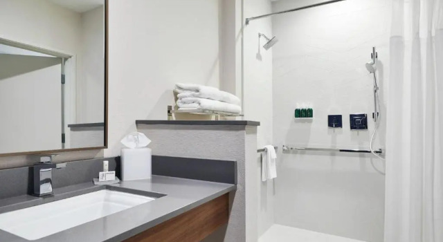 Четырёхместный люкс Fairfield Inn & Suites by Marriott Sheboygan
