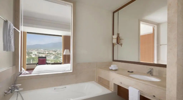 Двухместный номер Deluxe с видом на бассейн Shangri-La Chiang Mai