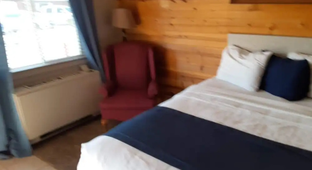 Четырёхместный номер Standard Two Rivers Inn West