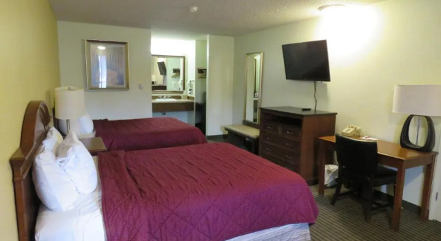 Четырёхместный номер Standard Thunderbird Motel