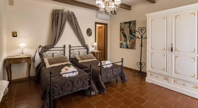 Villa DEpoca Carniani, Book Villa Hotels in Arezzo with a Pool, Swimming Pool
