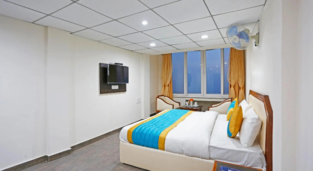 OYO 8989 Hotel Raj