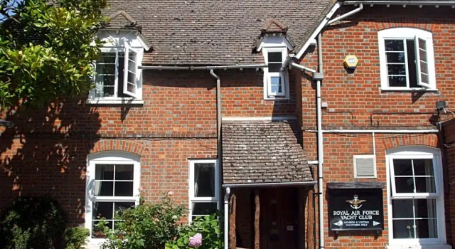 Riverside House, Забронировать Отель Отели Англии с бассейном, Бассейн