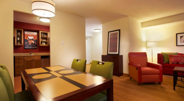 Четырёхместный люкс с 2 комнатами Residence Inn by Marriott London Canada