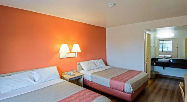 Четырёхместный номер Standard Motel 6-Redding, CA - South