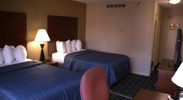 Четырёхместный номер Standard Barclay Hotel Atlanta Downtown