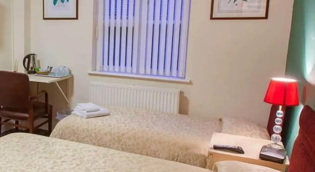 Трёхместный номер Standard Цокольный этаж Gatwick Turret Guest House