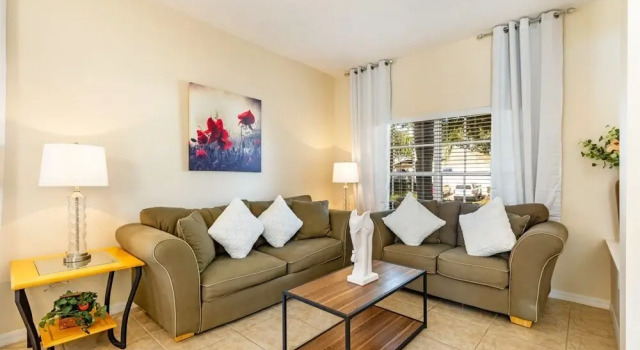Fabulous 5 bed Villa With a South Facing Pool - 465, Book Villa Hoteller i Four Corners med pool, Swimmingpool